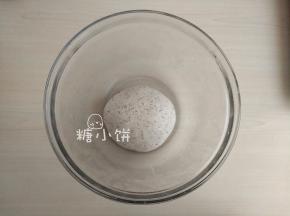 伯爵茶1.8G用热水125G冲开后放凉，然后所有面团材料混合揉至出膜。