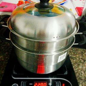 冷水上锅蒸，电磁炉按蒸煮键