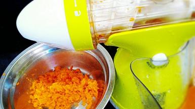 胡萝卜渣，胡萝卜汁可以和面做饺子，面条