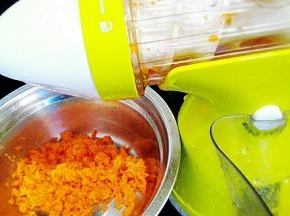 胡萝卜渣，胡萝卜汁可以和面做饺子，面条