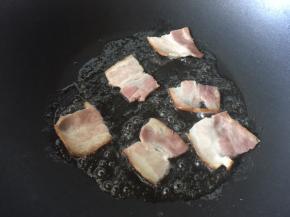 翻面煎，煎至表面微黄即可捞起备用