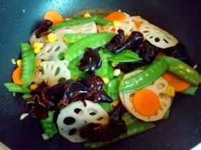 翻炒2分钟即可。