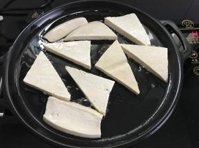 放入豆腐块。