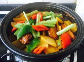 放入配菜（配菜可随意）