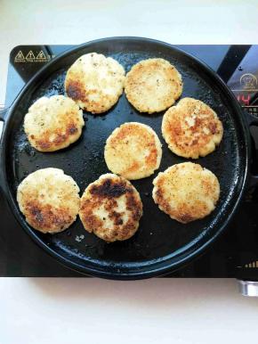 煎至两面金黄即可