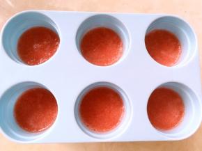 倒入模具7分满即可，冰箱冷冻2个小时以上