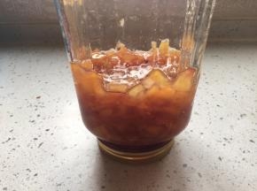 趁热装瓶倒扣，晾凉后放入冰箱保存