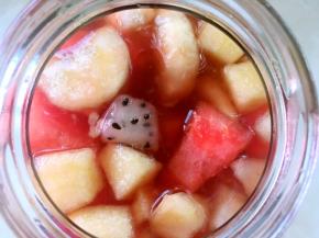 酸甜可口的花果茶就做好啦，还带着淡淡的玫瑰花清香，冰镇后口感更好