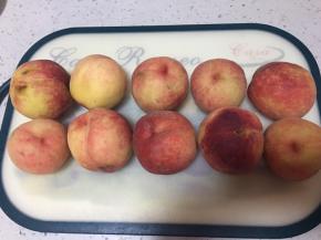 水蜜桃清洗干净