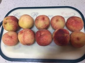 水蜜桃清洗干净