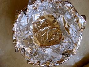 我用的六寸蛋糕模具，铺上锡纸