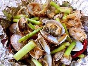 花甲全部开口，美味的花甲粉丝就做好啦