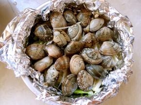 花甲洗干净铺好