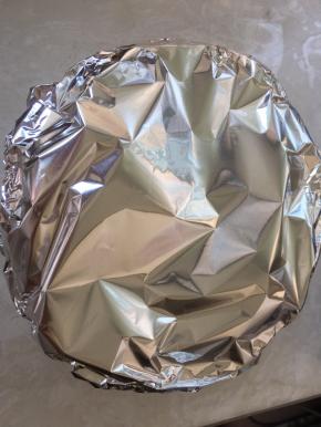 表层再包裹上锡纸，入烤箱220度烤30分钟