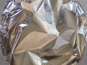 表层再包裹上锡纸，入烤箱220度烤30分钟