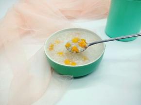 加点白糖拌拌（或者来点小菜下稀饭吃）