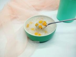 加点白糖拌拌（或者来点小菜下稀饭吃）