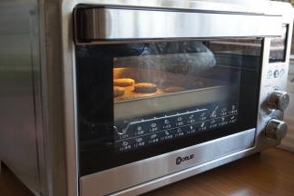 放入已经预热到170度的东菱K40C烤箱倒数第二层，烘烤15-18分钟