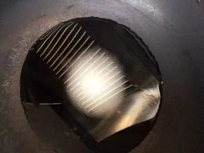 不停的搅拌至水分蒸发，糖水出现许多细细的小泡，关火