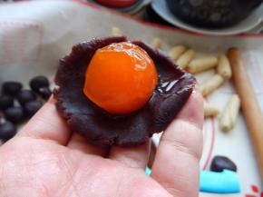 豆沙包上蛋黄