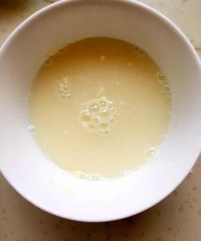 面粉加水调成水淀粉