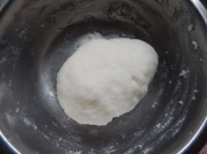 冷至不烫手柔成面团