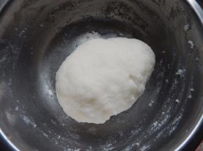 冷至不烫手柔成面团