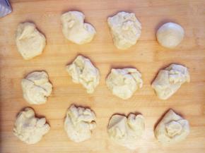 用厨房秤辅助，分成12个大小相当的块