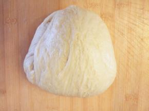 取出排气，揉去气泡，静置饧面20分钟