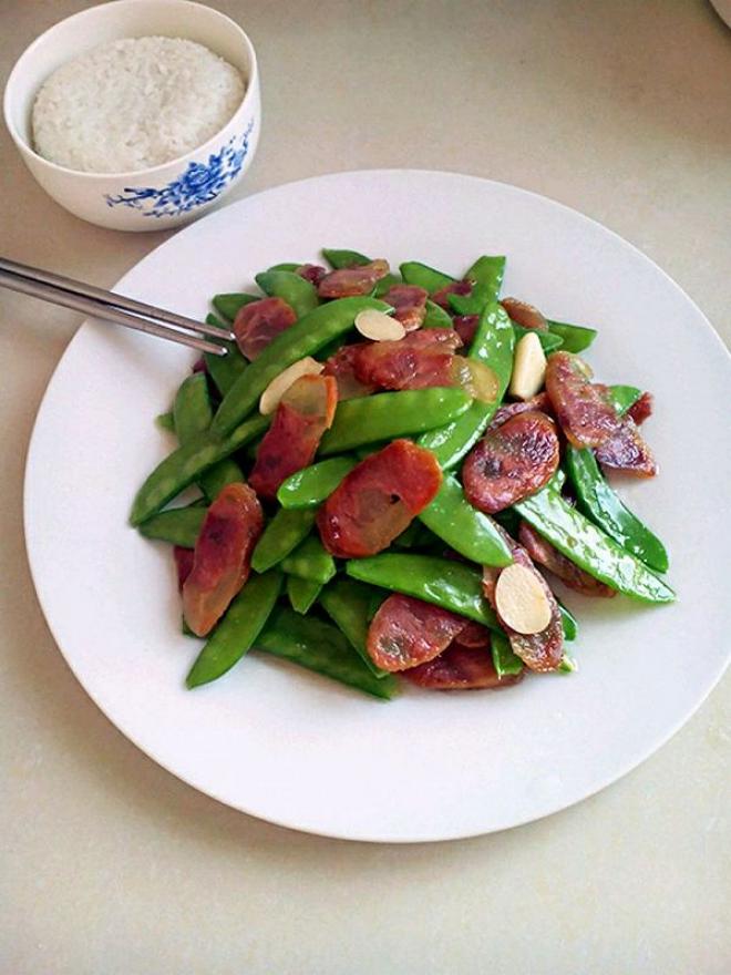 腊肠炒荷兰豆