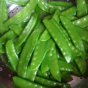 捞出来过凉开水，沥水。