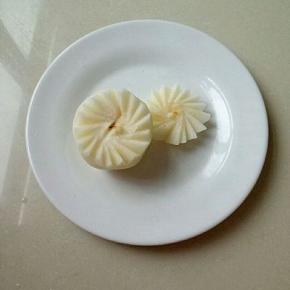 从1/3处切开(为了好看，利用工具切了个花刀。