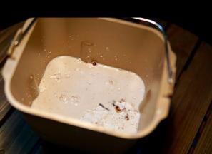 所有材料混合均匀揉面