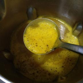 用豆浆或米糊功能，煮好后将泡法撇去不要