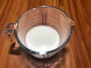 淀粉放入冷水搅匀