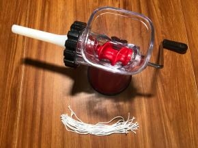 准备棉绳和灌肠器