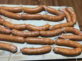 灌好后，用针扎一扎然后滚一滚排出肠内气体，这样一会煮的时候不容易破