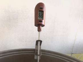 全程温度控制在80-92度之间，不能煮到沸点温度开锅，如果温度不小心煮高了，可以加入少许凉水调节