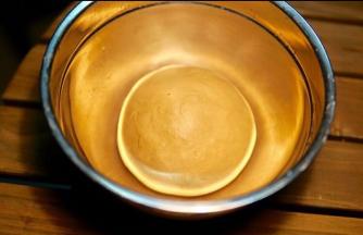 揉到三光，手光盆光面光后开始发酵