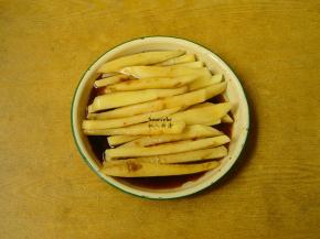 烤肉酱与土豆条均匀拌均；