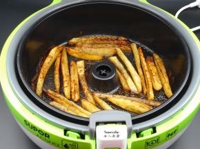 烹饪好酱香土豆，如果烤肉酱没盐可以加盐拌均即可