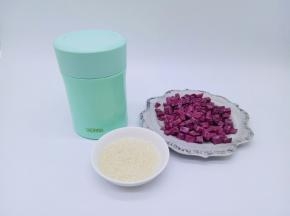 所有食材准备完成，将大米淘干净，泡10分钟。