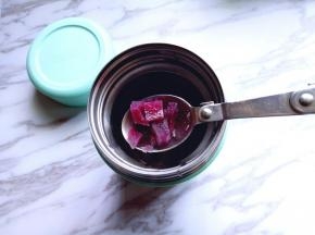 再加入焯锅水的紫薯丁。