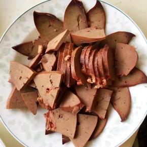 1、葱、姜、蒜、辣椒切好