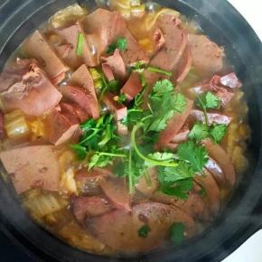 9、将香菜撒在上面即可