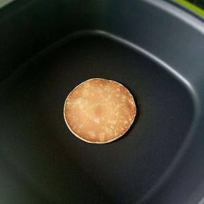 翻面再烙个几秒钟即可