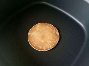 翻面再烙个几秒钟即可