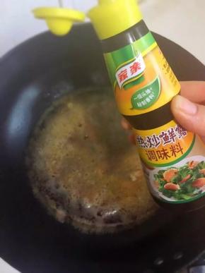 加入家乐热炒鲜露拌匀