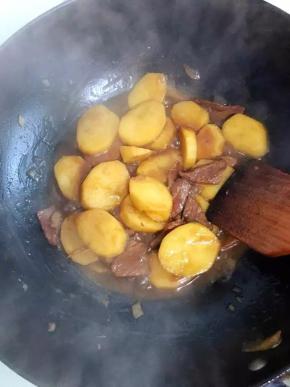 大火烧开转小火炖至山药熟透加盐调味即可