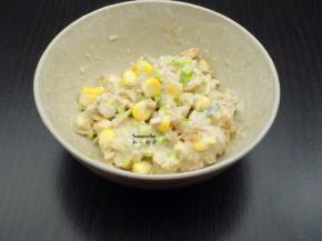 瘦肉碎、玉米粒、香菇碎、盐、油、酱油、香葱、生粉拌均成馅；